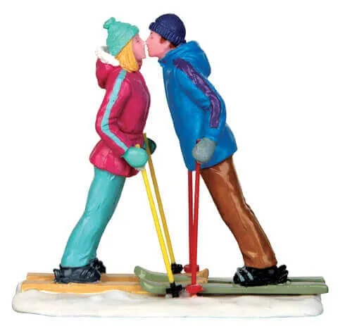 lemax-first-ski-date-figuren-paar-vail-village image 1