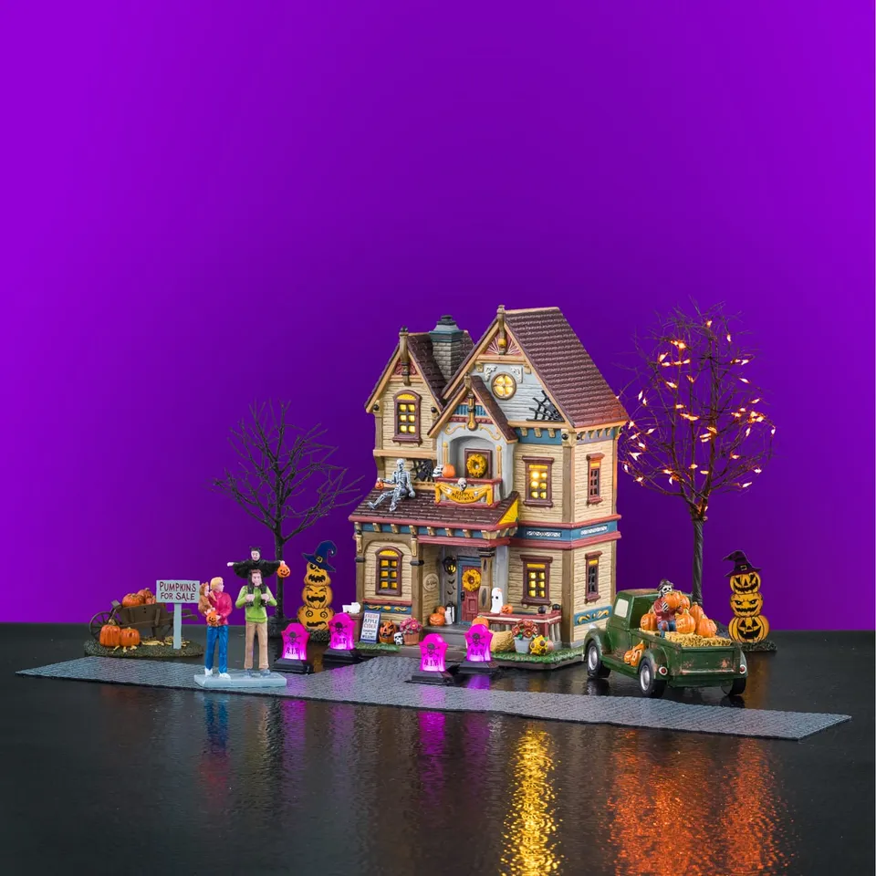 lemax-halloween-at-the-wilsons-deko-set-spooky-town image 1