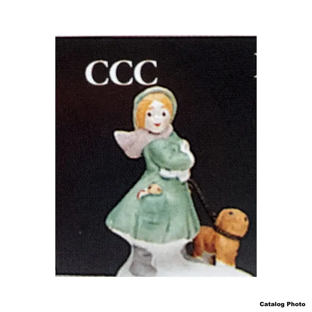 lemax-girl-walking-dog-miniaturfigur image 1
