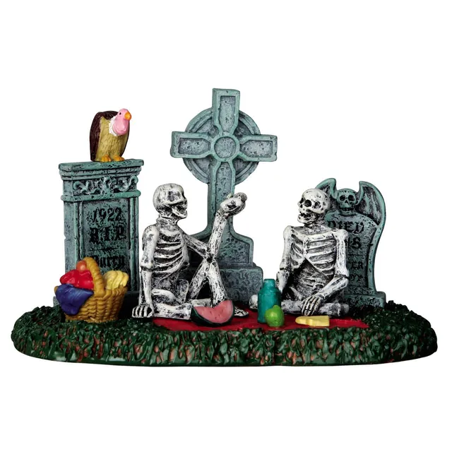 lemax-graveyard-picnic-spooky-town-szene image 1