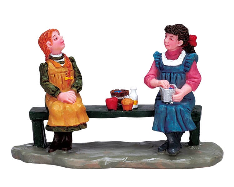 lemax-girl-talk-weihnachtsfiguren-f-r-dorf-szenen image 1