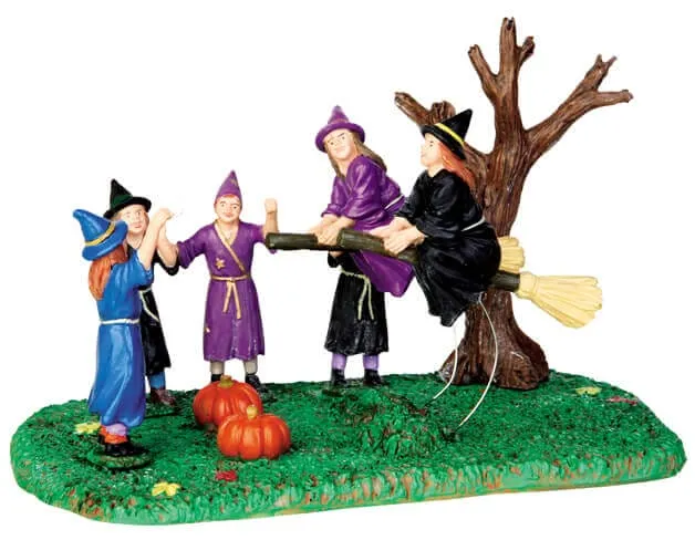 lemax-broom-race-spooky-town-hexen-besenrennen-miniaturfigur image 1