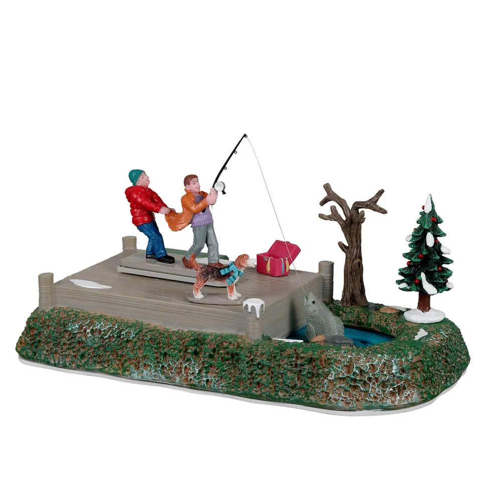 lemax-vail-village-figur-too-big-a-catch-angler-mit-riesen-fang-weihnachtsdorf-d image 1