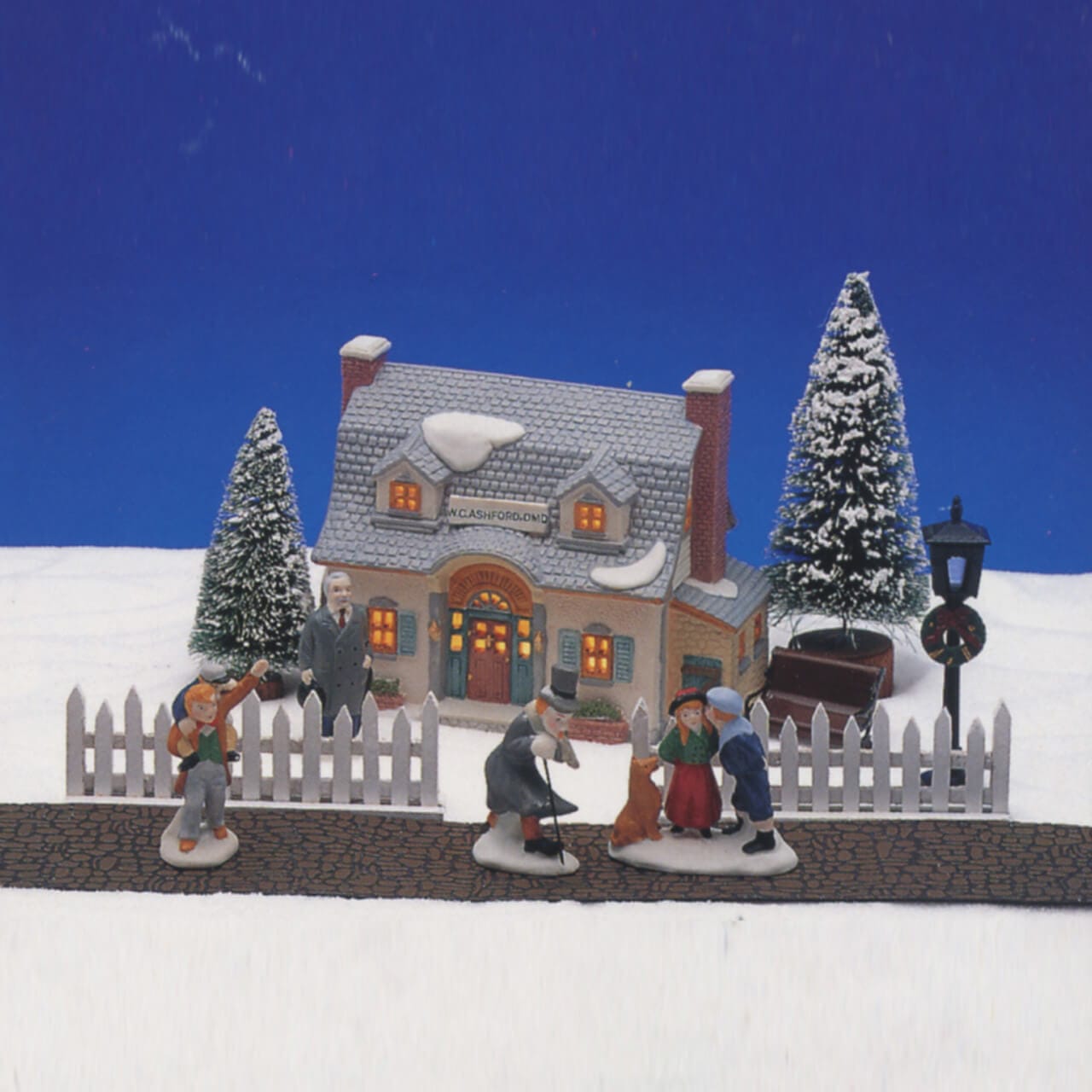 lemax-13pc-lighted-village-set-beleuchtetes-13-teiliges-dorf-komplettset image 1