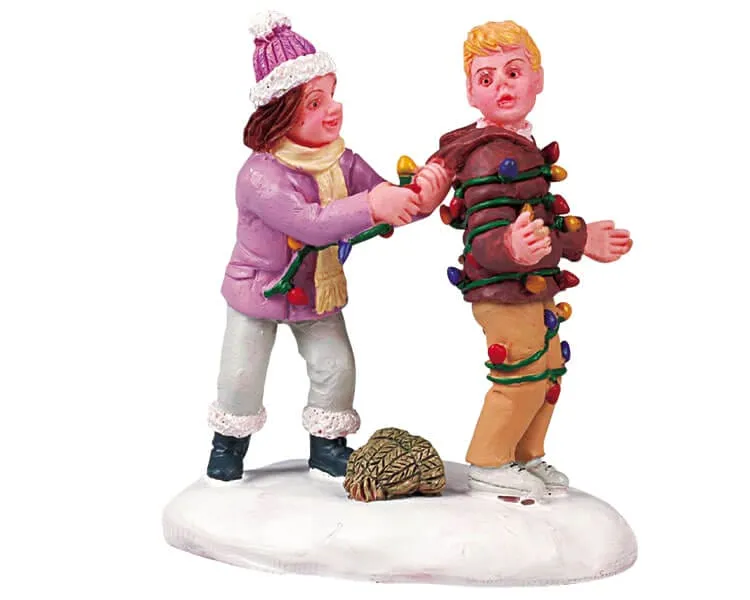 lemax-a-sister-s-mischief-weihnachts-figur image 1