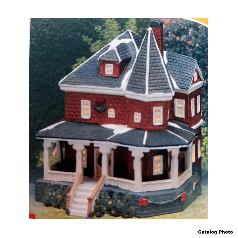 lemax-hampshire-house-beleuchtetes-miniaturhaus-holidays-seasons image 1