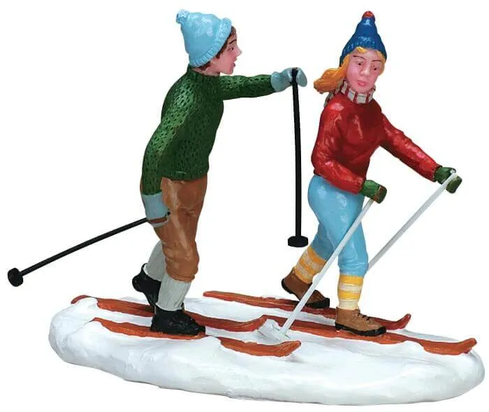 lemax-cross-country-skiers-langl-ufer-figuren image 1