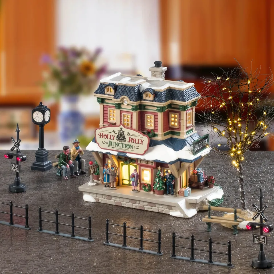 lemax-holly-jolly-junction-set-caddington-bahnhof image 1