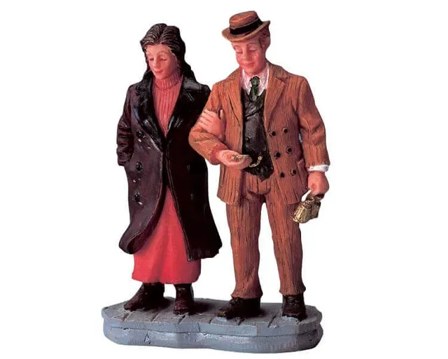 lemax-out-for-the-evening-figuren-f-r-den-abendspaziergang image 1