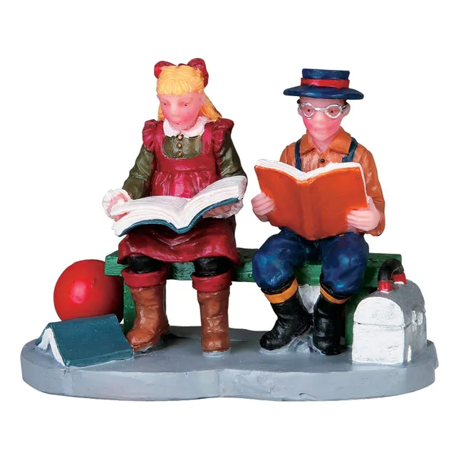 lemax-reading-at-recess-miniaturfigur-holidays-seasons image 1