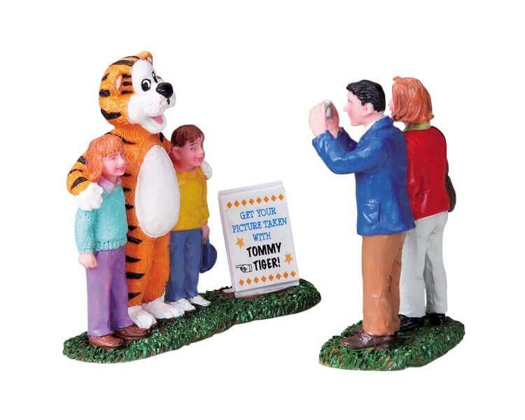 lemax-kids-tommy-tiger-holidays-seasons-figur image 1