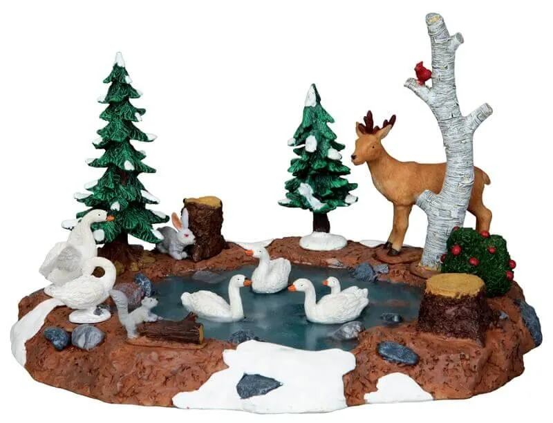 lemax-the-swan-pond-miniatur-schwanenteich image 1