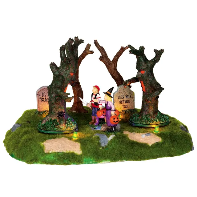 lemax-are-those-trees-moving-spooky-town-figurenszene image 1