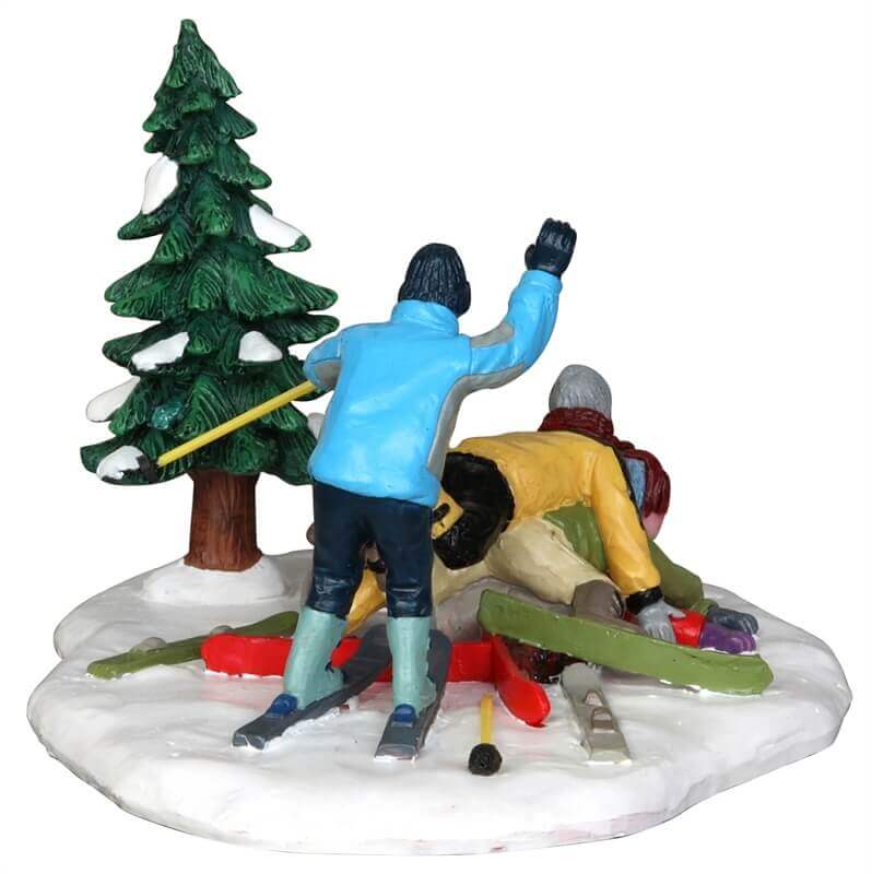 lemax-ski-pile-up-miniaturszene-wintersport image 2
