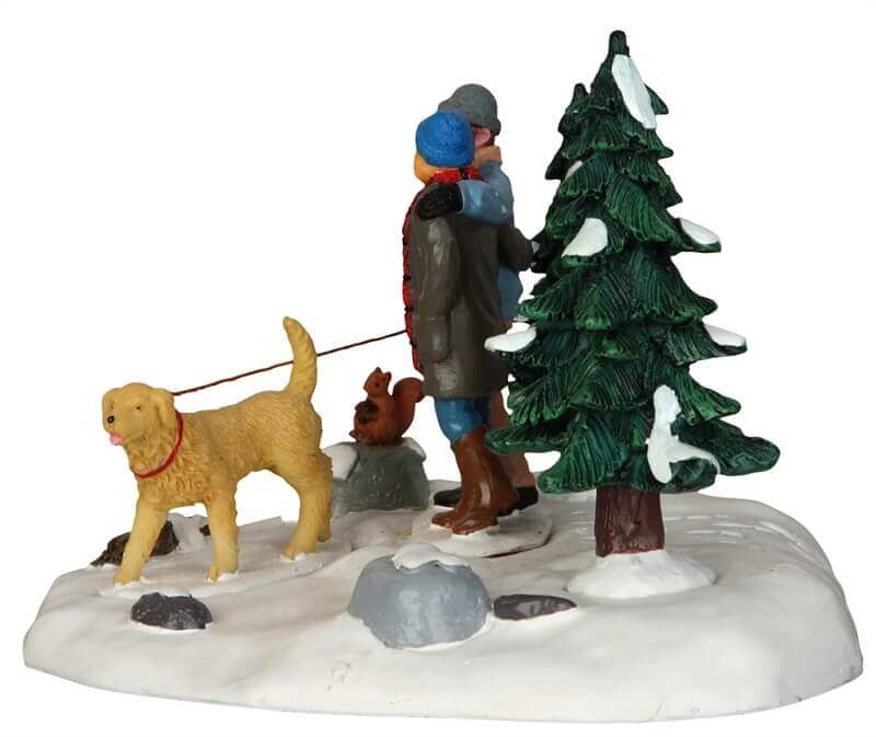 lemax-winter-stroll-miniaturfigur-winterspaziergang image 2