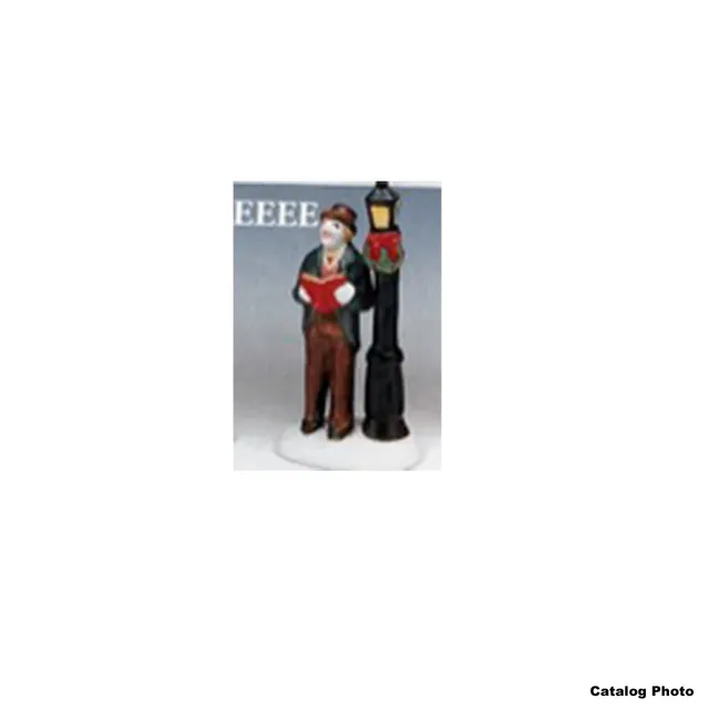 lemax-caroller-beside-a-lamp-post-miniaturfigur image 1