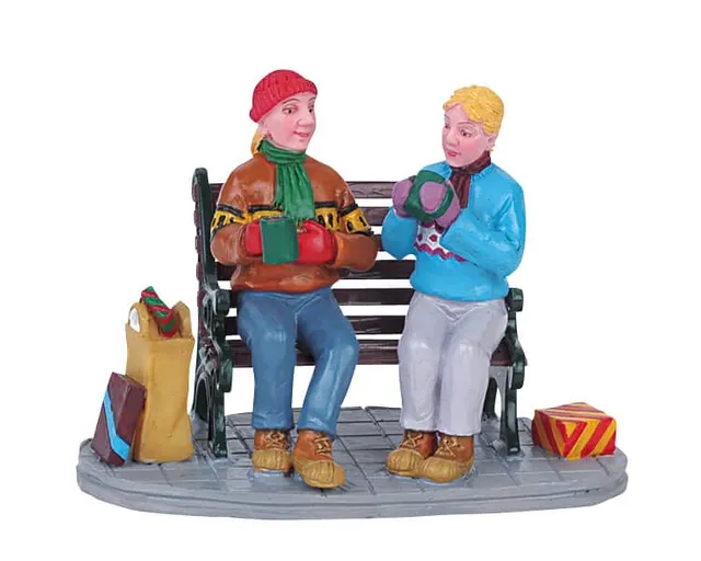 lemax-enjoying-a-chat-miniatur-figur image 1