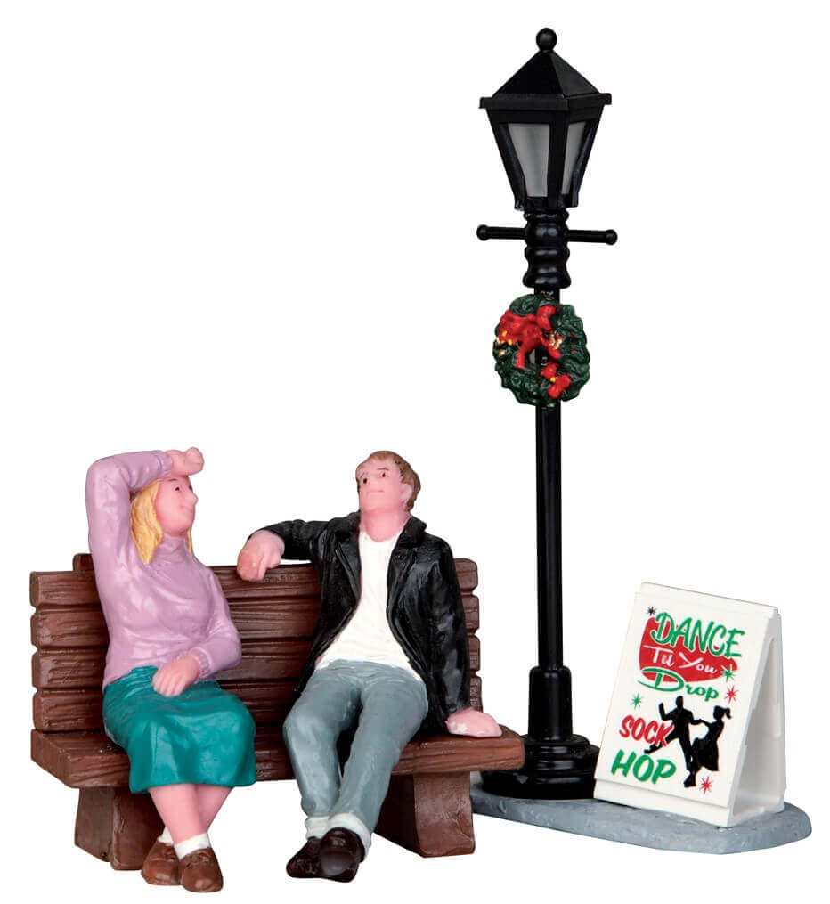 lemax-after-the-sock-hop-set-of-2-miniaturfiguren image 1