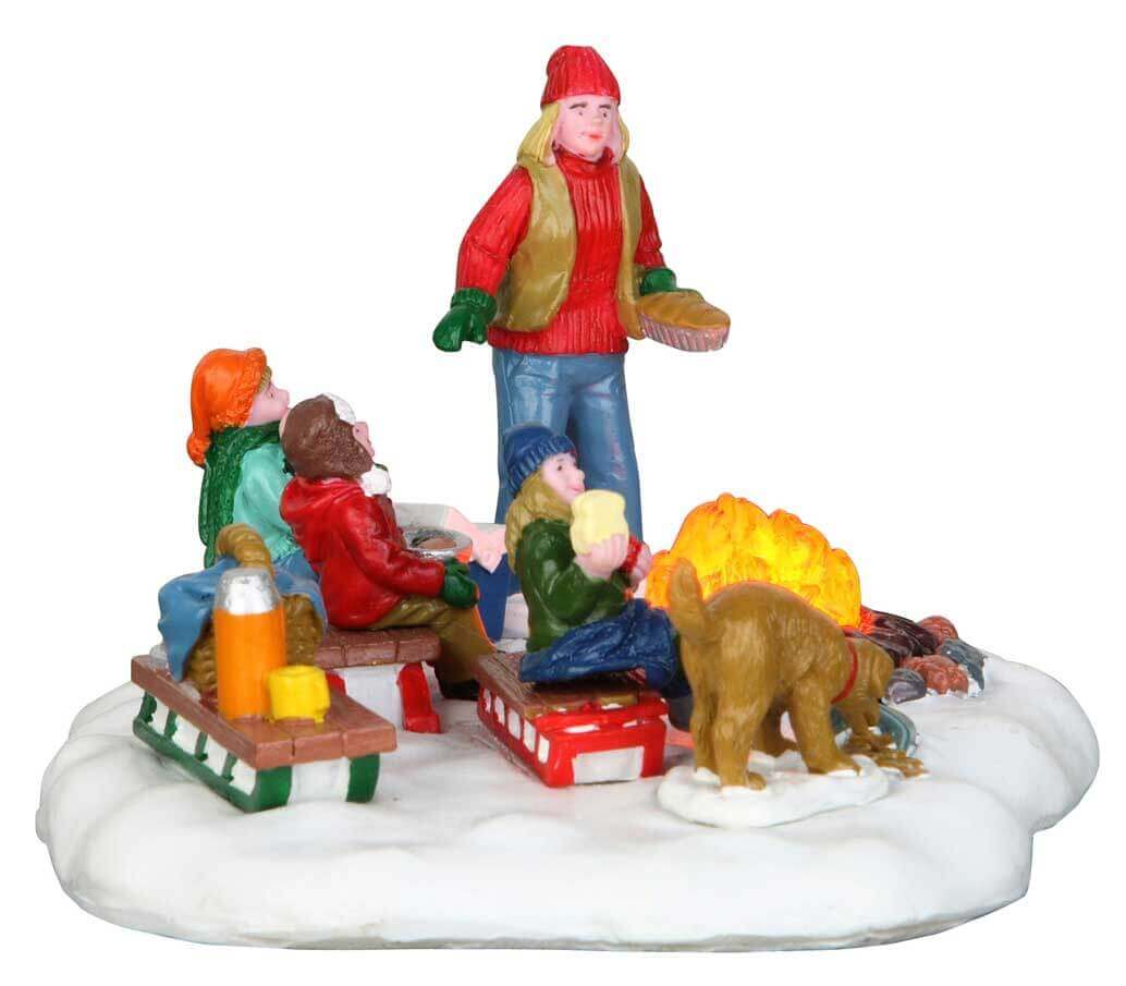 lemax-sledding-potluck-winterliche-szene-mit-schlittenfahrern image 2