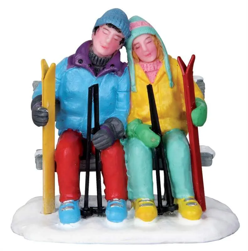 lemax-tired-skiers-winterfiguren-set image 1
