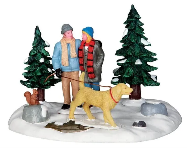 lemax-winter-stroll-miniaturfigur-winterspaziergang image 1