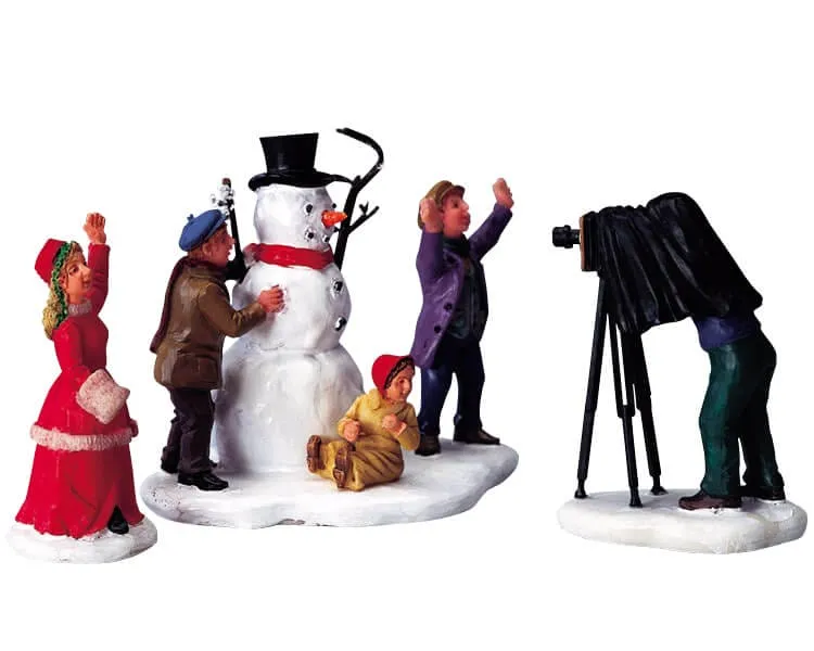 lemax-holidays-seasons-family-photo-miniaturfamilie image 1