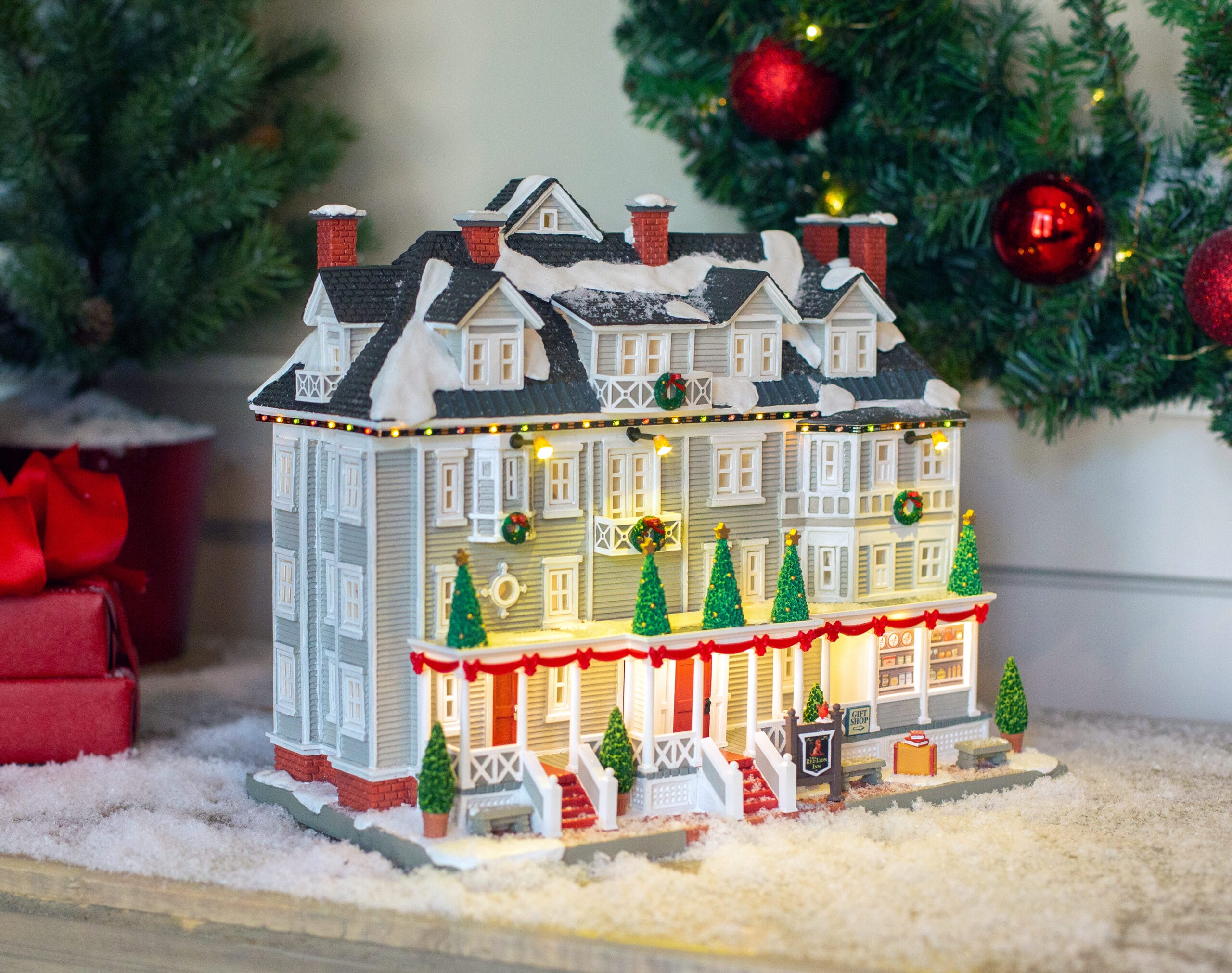lemax-red-lion-inn-norman-rockwell-miniatur-hotelhaus image 1