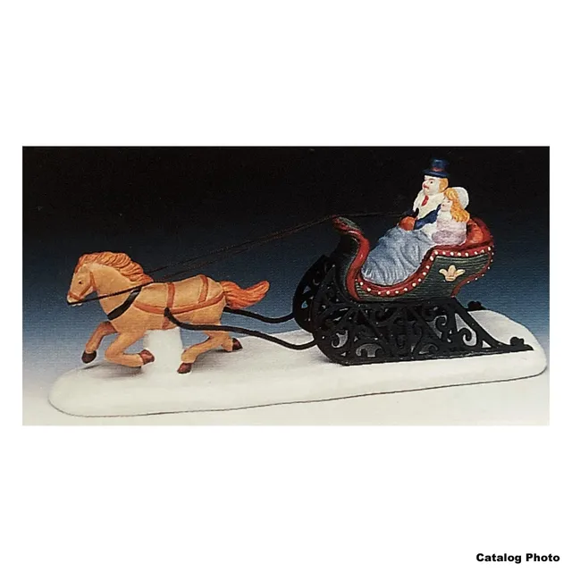 lemax-cozy-sleigh-ride-romantische-pferdeschlittenfahrt-f-r-weihnachtsd-rfer image 1