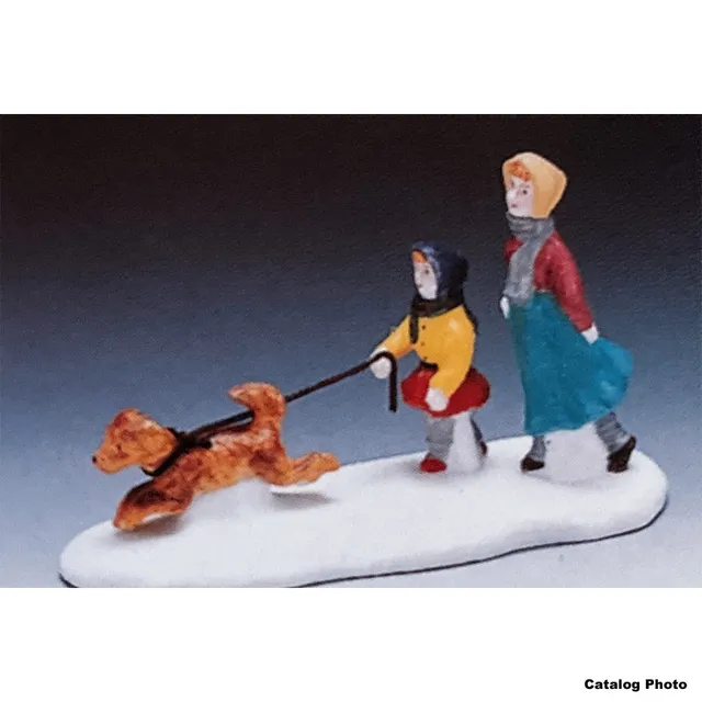 lemax-sisters-walking-dog-weihnachtsfigur image 1