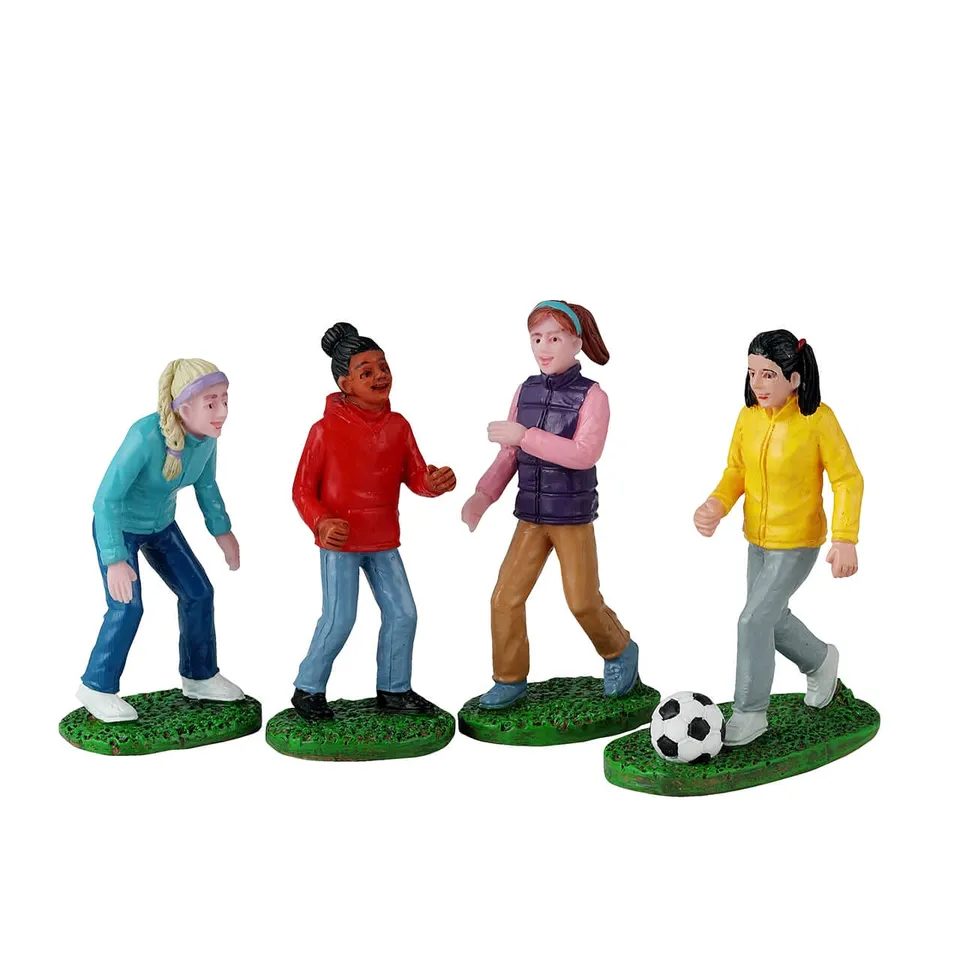 lemax-girls-soccer-game-miniaturfigur-fu-ball-szene image 1