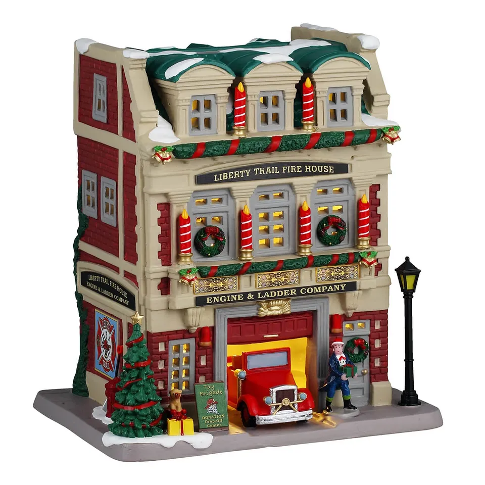lemax-liberty-trail-fire-house-caddington-feuerwehrhaus-beleuchtet image 1